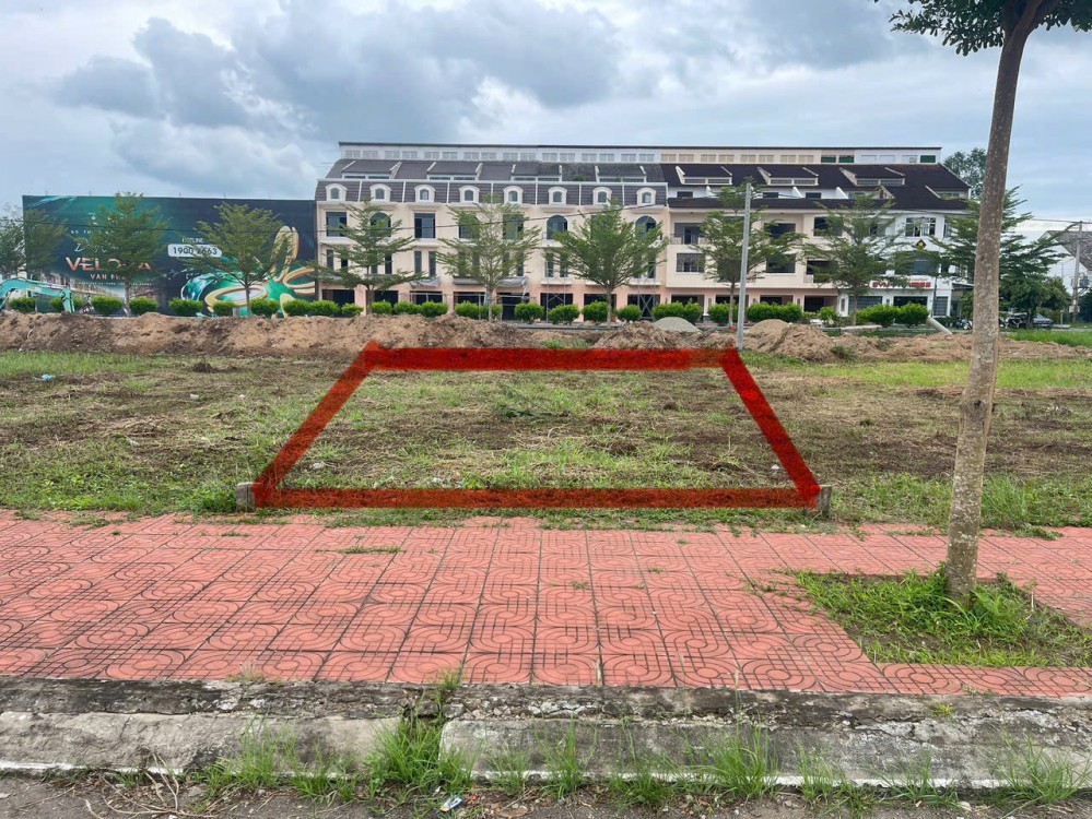 Cần bán lô đất mặt tiền, dân cư đông, giá đầu tư chỉ từ xx triệu/m² Sổ riêng từng nền – hỗ trợ vay – giao dịch minh bạch cùng DKRS!