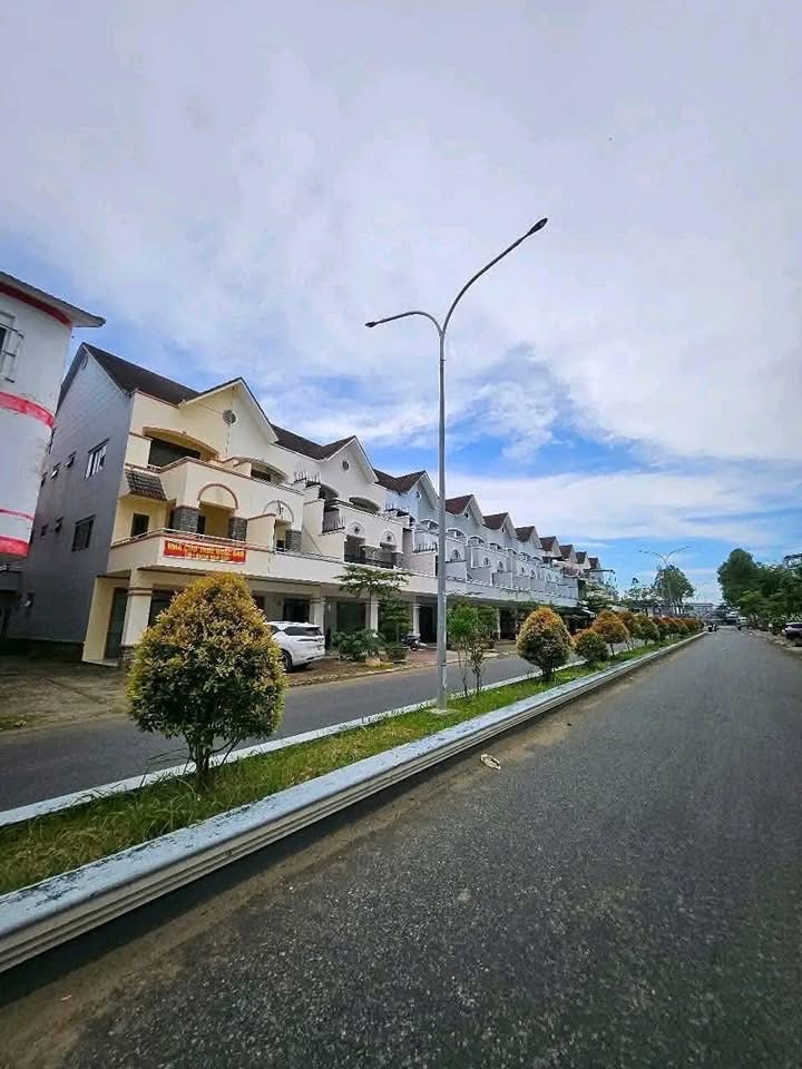 Cần bán nhà 1 trệt 1 lầu giá hơn 2 tỷ xíu tại Sóc Trăng, Cần Thơ