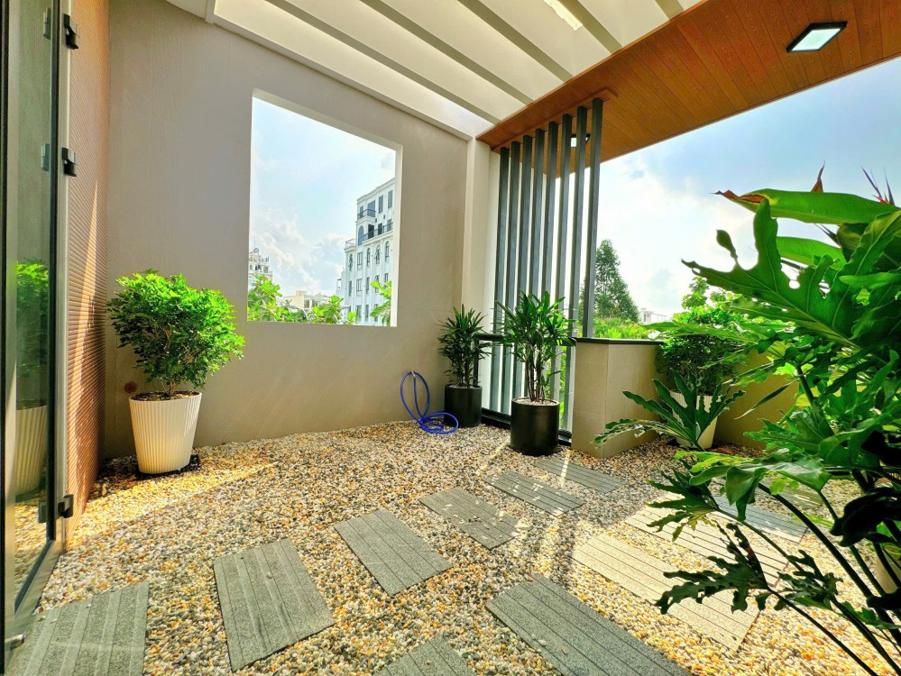 NHÀ ĐẸP + VỊ TRÍ ĐẸP! 1 trệt + 2 lầu