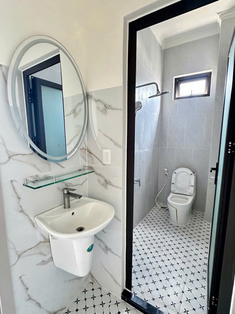 BÁN NHÀ 1 TRỆT 1 LẦU MỚI HẺM 9 PHẠM NGỌC HƯNG CÁCH ĐƯỜNG VÕ VĂN KIỆT 350m. HẺM VẬT LIỆU XÂY DỰNG THANH KIỆT. CÁCH BỜ SÔNG 60m.