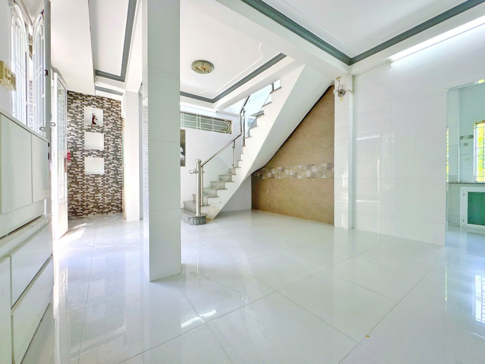 Nhà trệt lầu kiên cố diện tích rộng rãi ngay trung tâm Tp Cần Thơ.