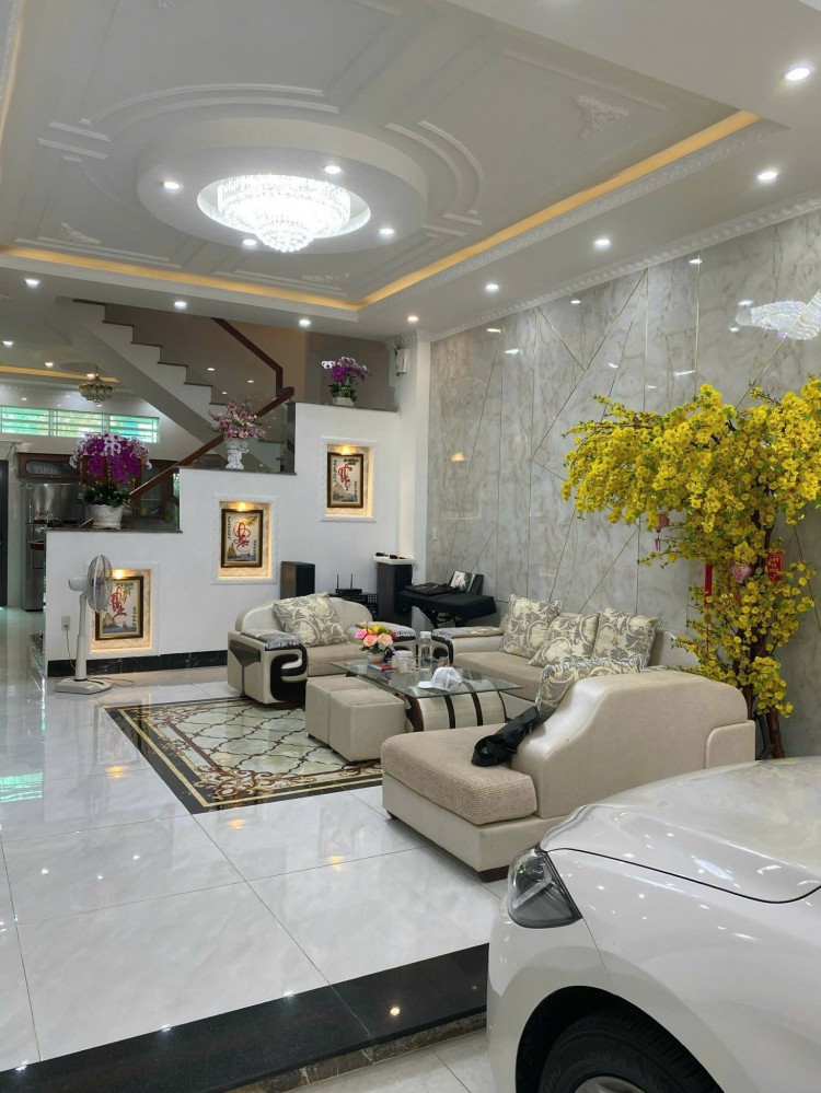 Bán nhà 2 lầu 3 tầng cực đẹp