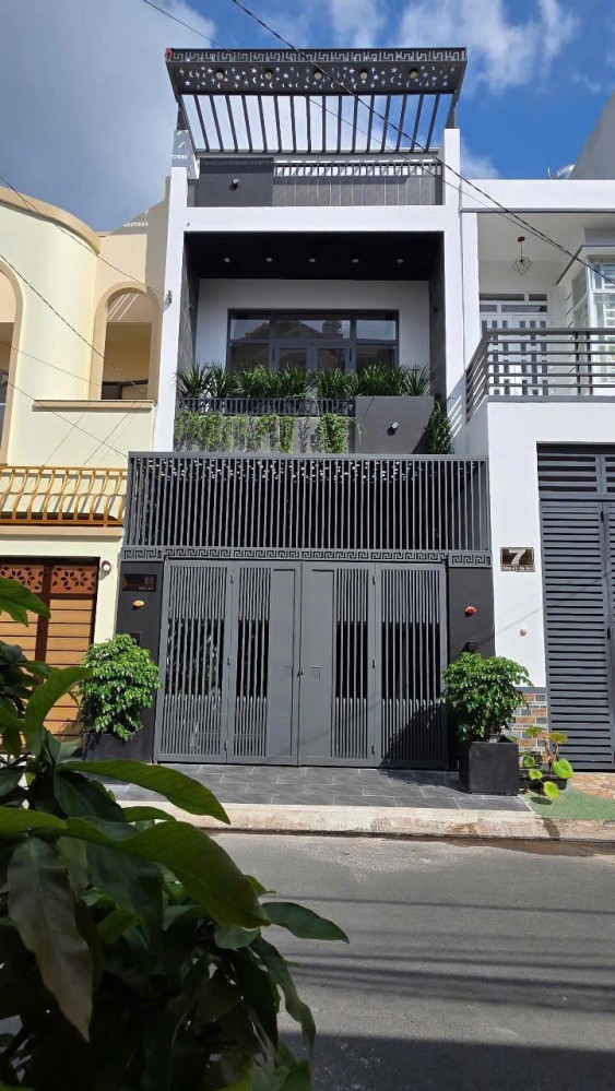 NHÀ MỚI HOÀN THIỆN – FULL NỘI THẤT CAO CẤP – VÀO Ở NGAY TRỆT LẦU KHU DÂN CƯ HỒNG PHÁT