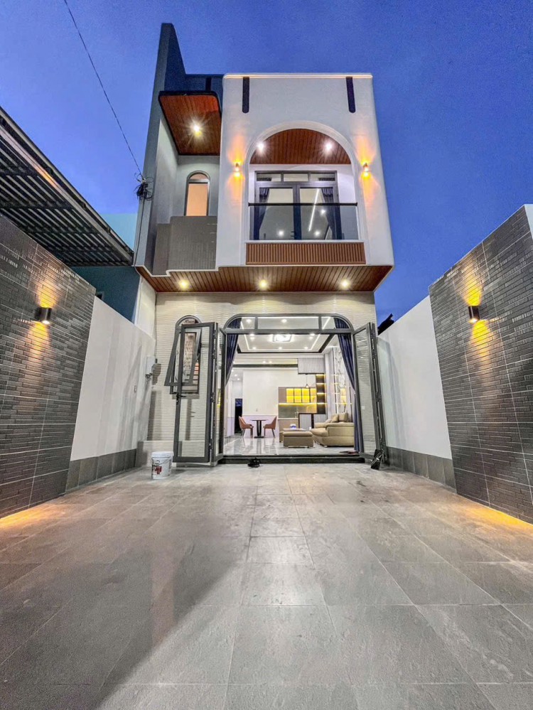 NHÀ TRỆT LẦU CÓ SÂN ĐẬU Ô TÔ – DIỆN TÍCH RỘNG – NGAY NGUYỄN VĂN LINH