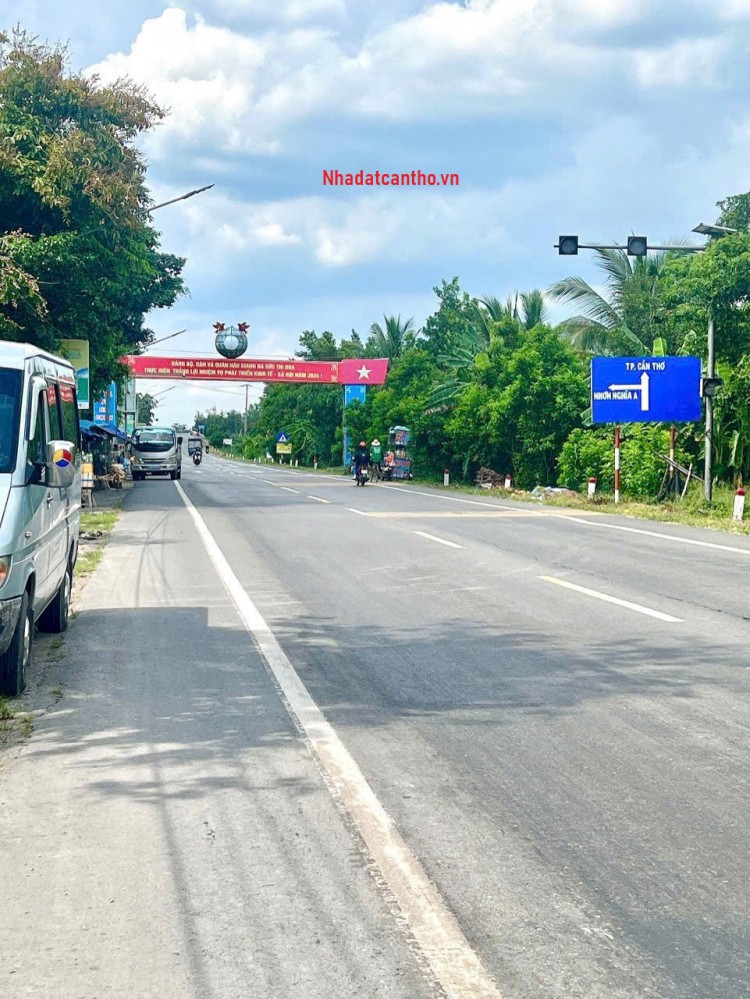 Bán đất mặt tiền quộc lộ 60 Sóc trăng - dt 5x30 tc 100%