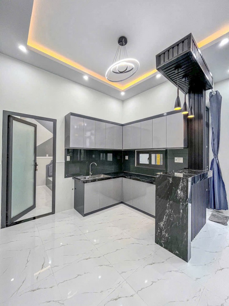 Bán nhà 1 lầu 3 phòng đường Nguyễn Văn Linh , kế chợ bà bộ