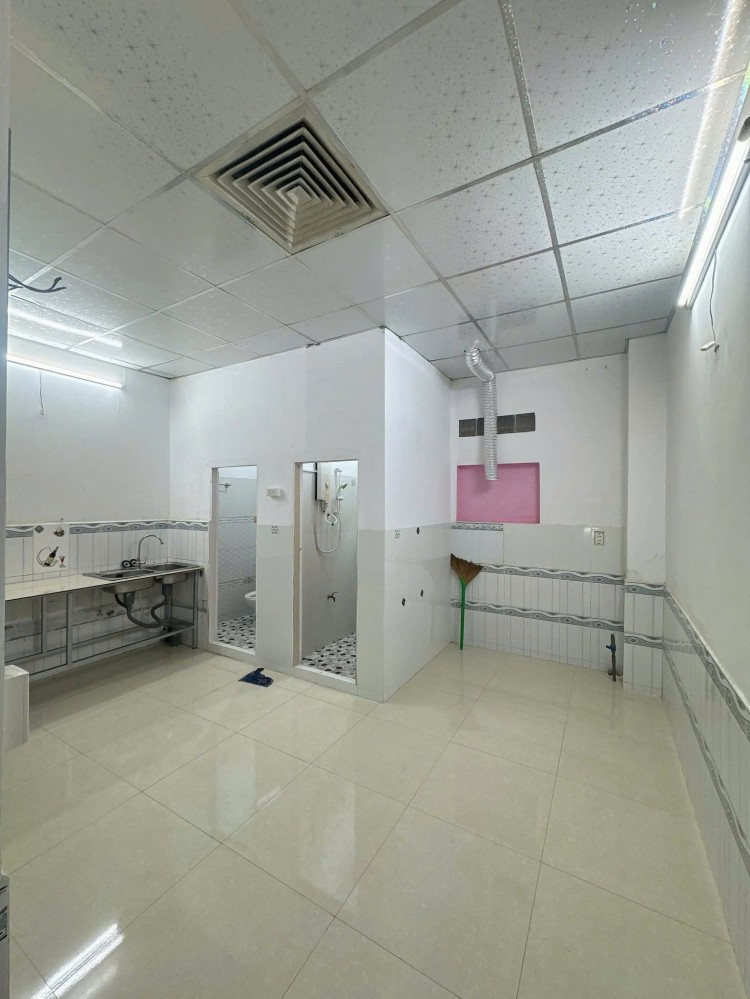 Bán nhà diện tích rộng giá rẻ hẻm tổ 4 Nguyễn Văn Linh gần DH Y Dược