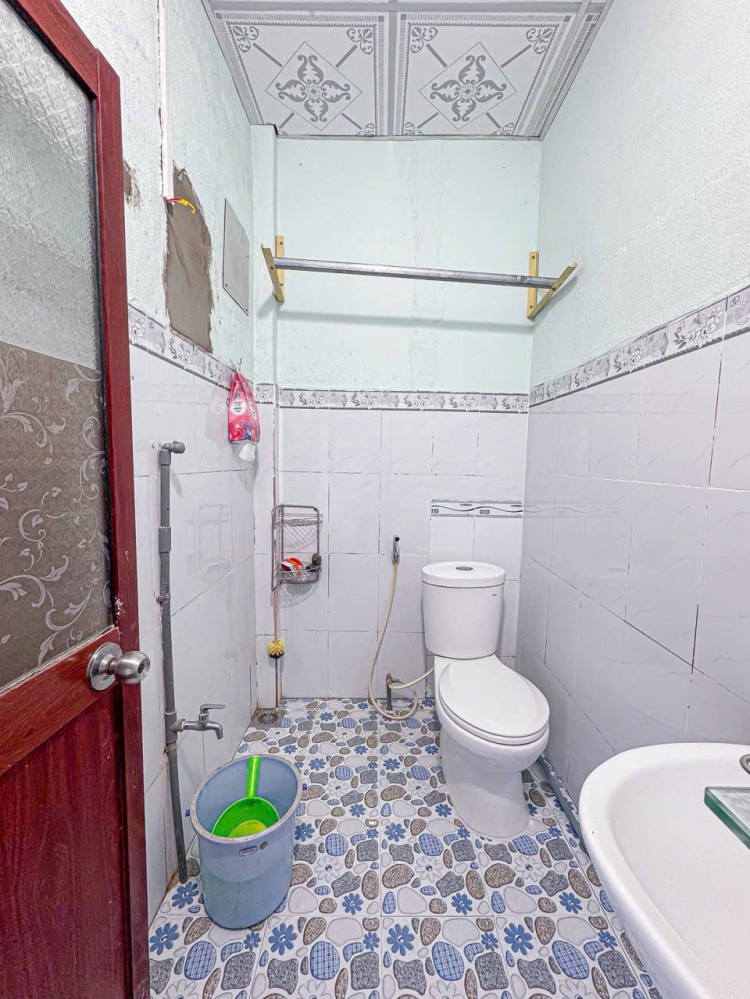 Bán nhà trệt trục chính hẻm 120 Hoàng Quốc Việt