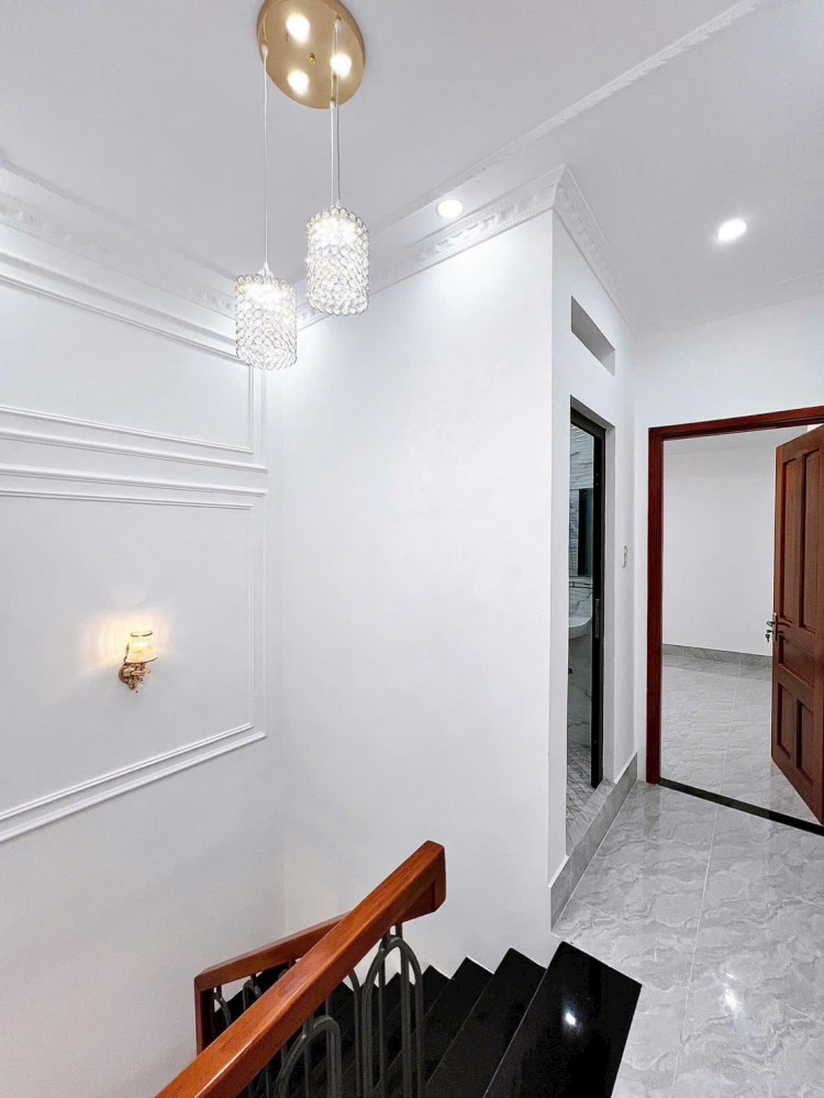 Bán nhà trệt lầu hẻm 38 Mậu Thân cách mặt tiền 6 căn nhà