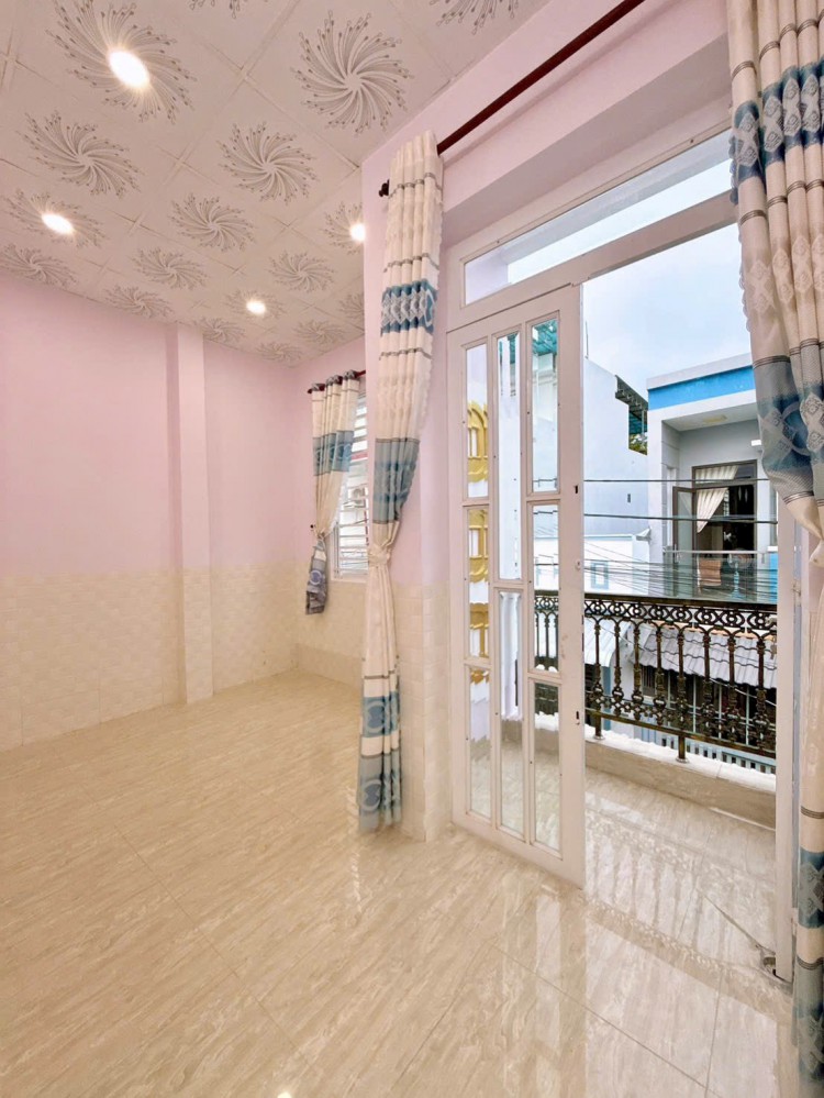 Bán nhà trệt lầu hẻm 379 Trần Quang Diệu gần lộ 40 m