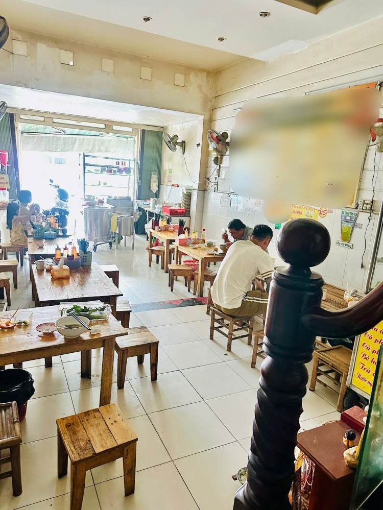 Cho thuê nhà trệt 2 lầu mặt tiền đường Trần Hoàng Na