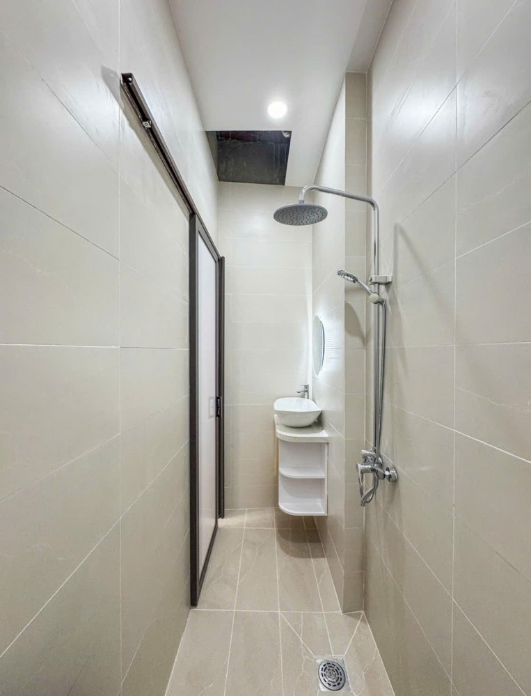 Bán nhà trệt lầu mới hẻm 6 Nguyễn Trãi sau lưng trường mầm non Lê Bình