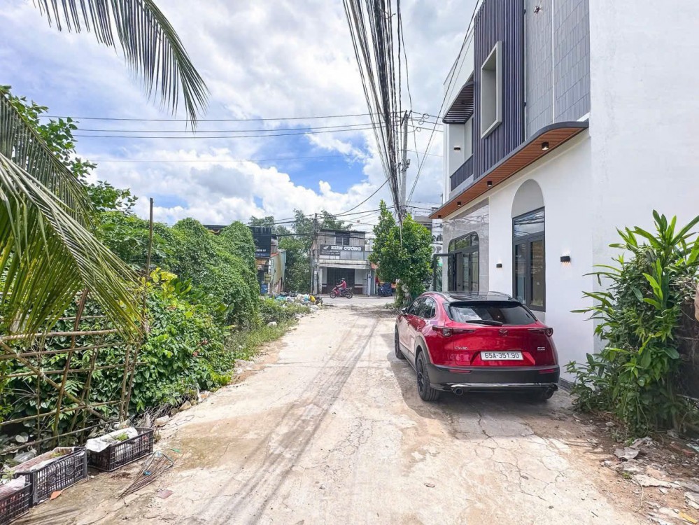 Bán nhà Trệt lầu mới lộ oto cách mặt tiền Trần vĩnh kiết chỉ 8 m