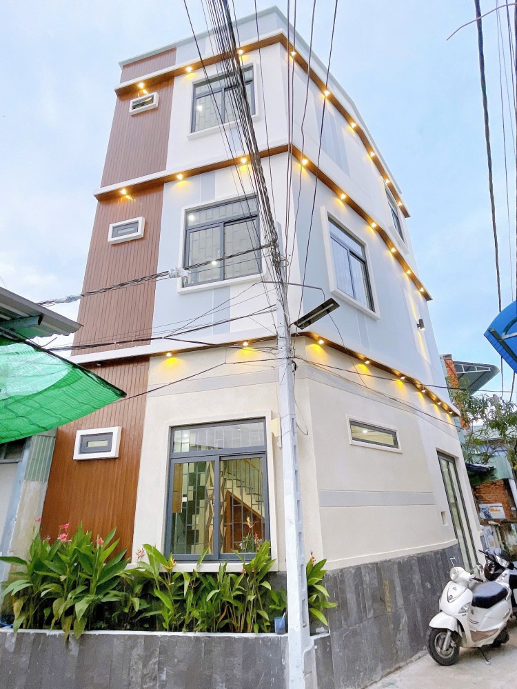 NHÀ 3 TẦNG GÓC 2 MẶT TIỀN – TRỤC CHÍNH HẺM 160 LIÊN TỔ 12–20 NGUYỄN VĂN CỪ – GẦN ĐH Y DƯỢC