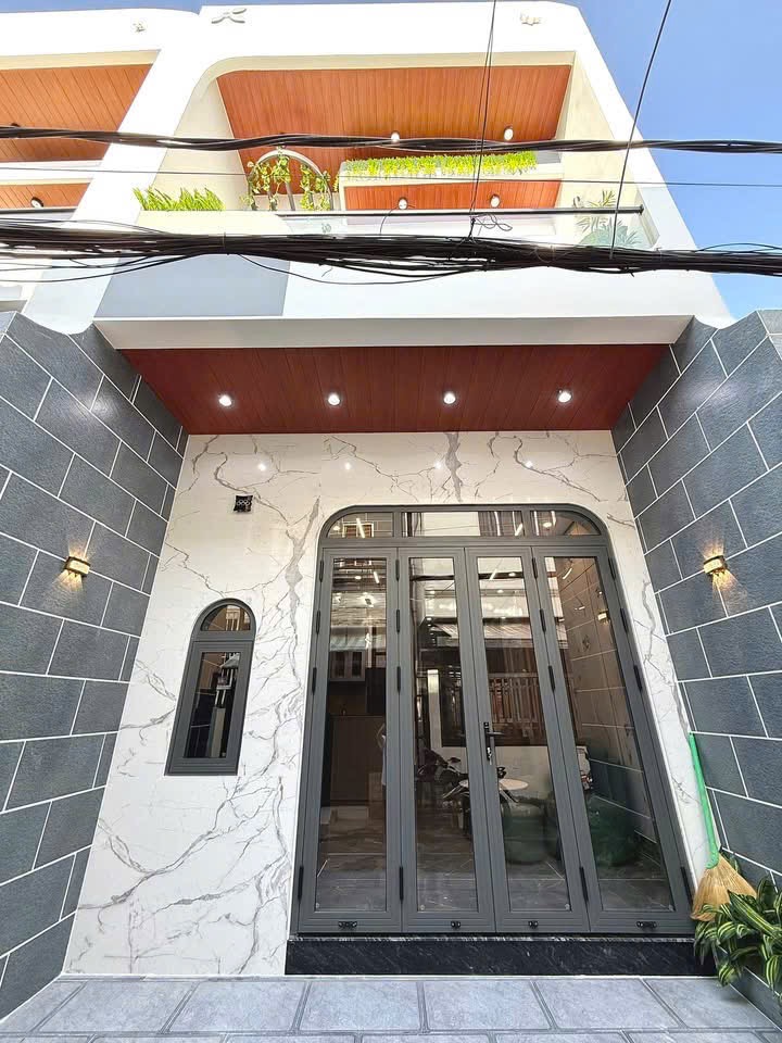 BÁN NHÀ TRỆT LẦU MỚI XÂY ĐẸP TẶNG FULL NỘI THẤT HẺM 182 TRẦN HƯNG ĐẠO - GẦN ĐH CẦN THƠ