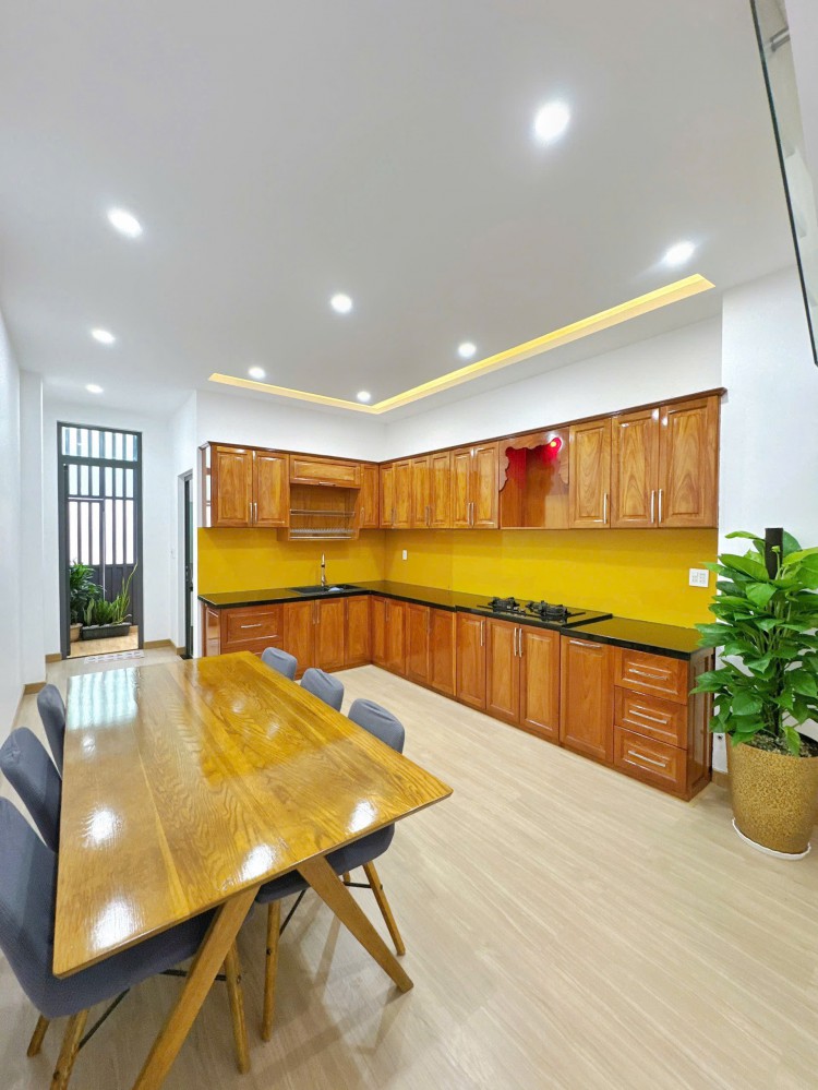 NHÀ ĐẸP + VỊ TRÍ ĐẸP! 1 trệt + 2 lầu  43 Đường số 2B, khu tđc Trường Đại học y dược, phường Tân An - TP Cần Thơ. Sát bên ngã 4 và đường Trần Bạch Đằng 90m. Nhà đối diện Công viên  =>  View công viên.