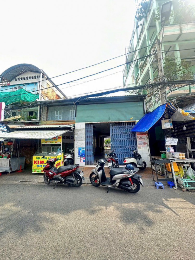 CHO THUÊ MẶT BẰNG TRỐNG - KHÁCH TỰ CẢI TẠO THEO NHU CẦU KINH DOANH - MẶT TIỀN NGAY CHỢ ĐẦU ĐƯỜNG HUỲNH THÚC KHÁNG - CẦN THƠ