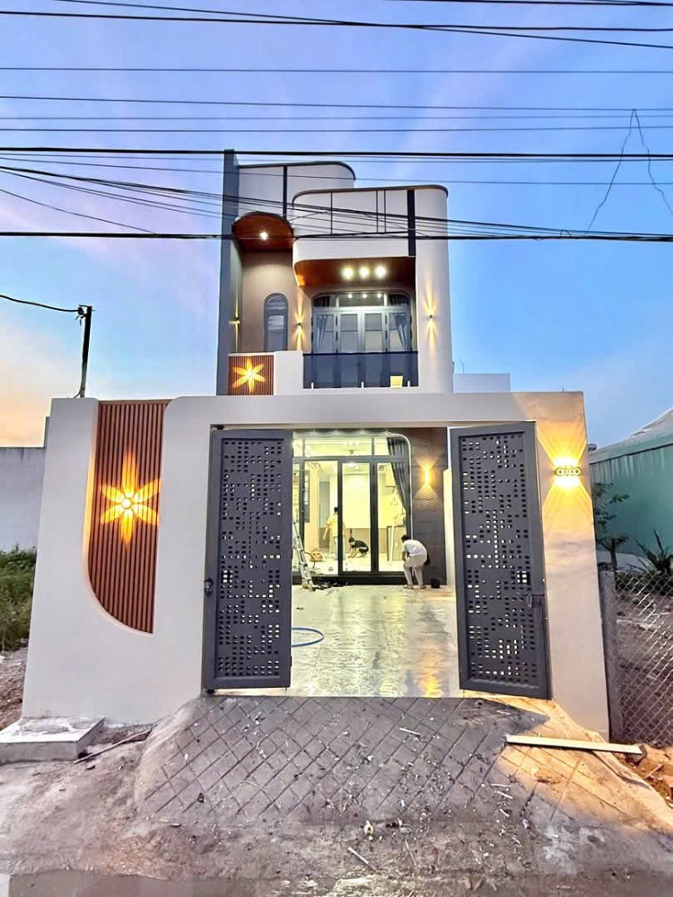 NHÀ TRỆT LẦU CÓ SÂN ĐẬU OTO - ĐƯỜNG NGUYỄN VĂN LINH, GẦN SIÊU THỊ AEON MALL ĐANG XÂY DỰNG