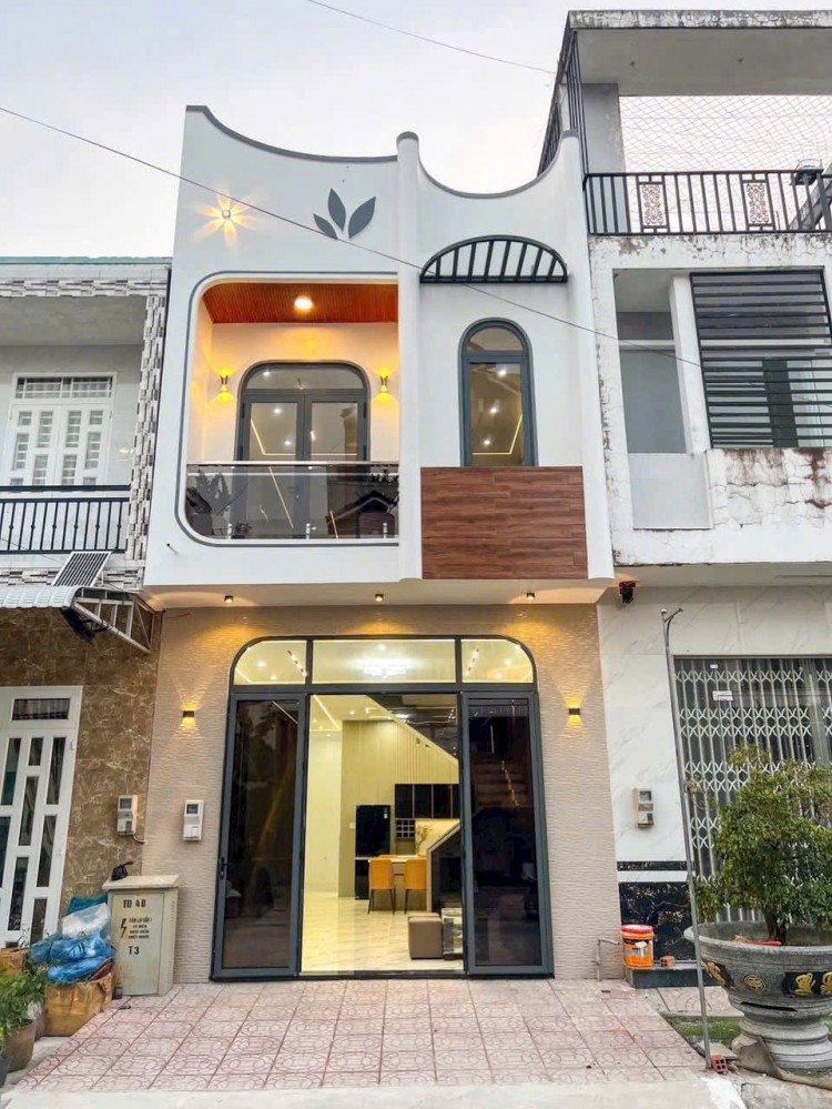 NHÀ TRỆT + LẦU THIẾT KẾ HIỆN ĐẠI - ĐƯỜNG 8A  KHU TRUNG TÂM VĂN HOÁ TÂY ĐÔ - PHƯỜNG CÁI RĂNG - TP. CẦN THƠ.