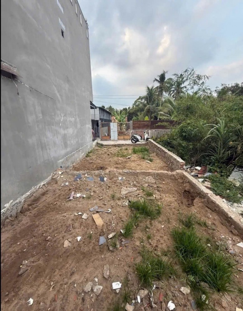 NỀN TRỤC HẺM 2 DA LIỄU ĐƯỜNG 3 THÁNG 2 GẦN CẦU ĐẦU SẤU CHỢ HƯNG LỢI PHƯỜNG TÂN AN, TP CẦN THƠ CẤP PHÉP XD CHÍNH