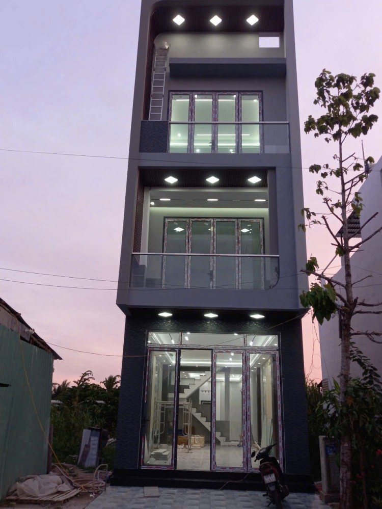 BÁN NHÀ 2 LẦU MỚI 100%,5 PHÒNG NGỦ PHÒNG KHÁCH TRỐNG SUỐT THÍCH HỢP LÀM CÔNG TY VĂN PHÒNG KDC PHÚ AN, CẦN THƠ