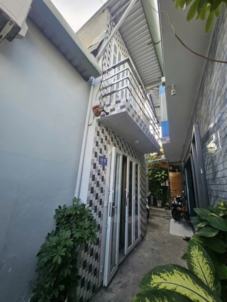 NHÀ LẦU ĐÚC - HOÀN CÔNG - GIÁ CHỈ 920 TR (Nhà nằm sát vách trường - Tô Hiến Thành) 107 - Hẻm 149 - Đường 30/4 - Xuân Khánh
