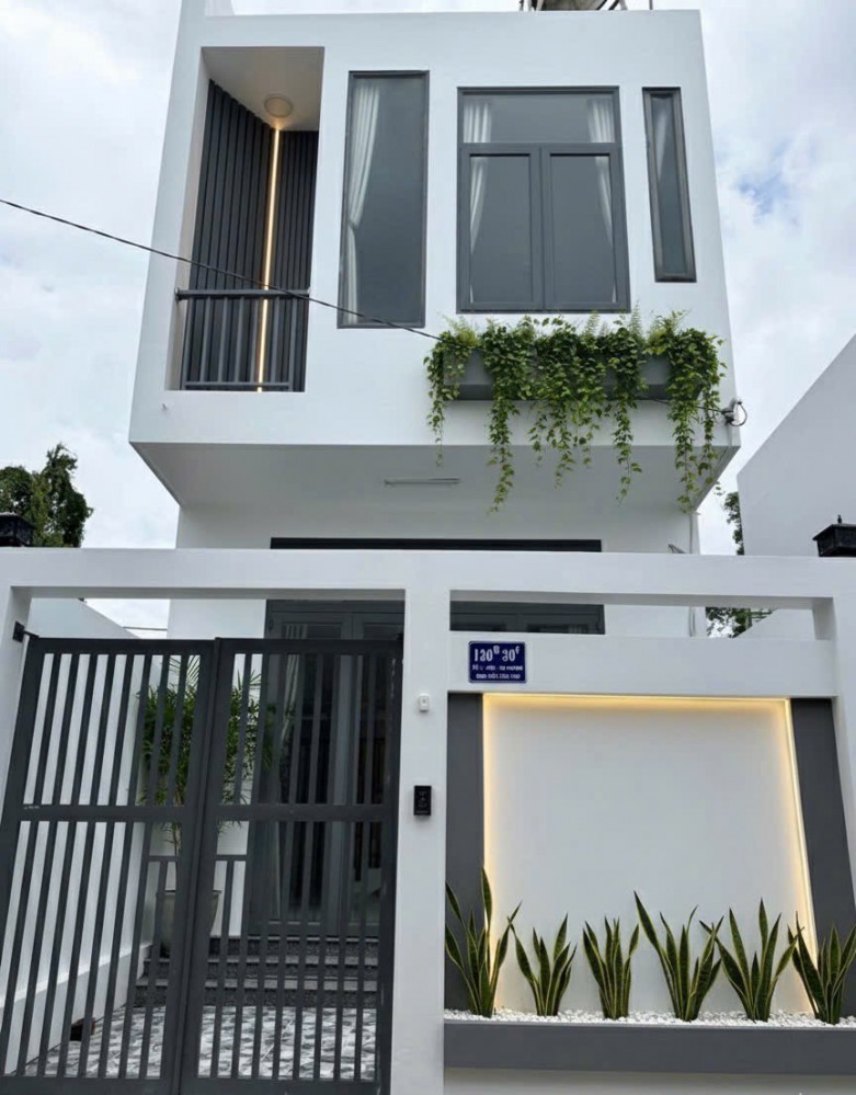 Còn Sót Căn Nhà Trệt Lầu Đường Hoa Viên Thành Đạt Cách Nguyễn Văn Cừ 200M Gần Siu Thị LOTTE Giá Tốt