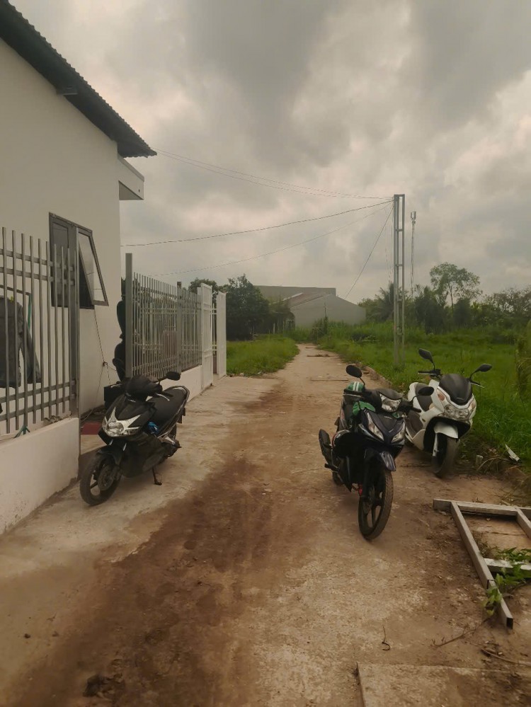 Bán 6 nền hộ nghèo mới tách sổ xong pháp lý đất CLN chưa qua đầu tư  Vị trí khu dân cư 180 đường tô vĩnh diện cách BV nhi Đồng 1.5km , khu vực Bình thường B, phường Long Tuyền TP-Cần Thơ