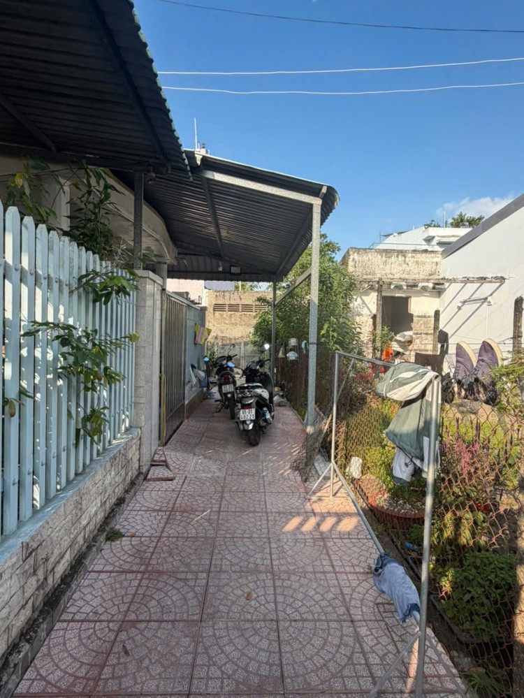 Bán nền thổ cư diện tích rộng đẹp cách chợ Bình Thuỷ chỉ 800m, hẻm nhánh đường bùi hữu nghĩa gần ubnd p. Bình Thuỷ cũ Tp Cần Thơ.