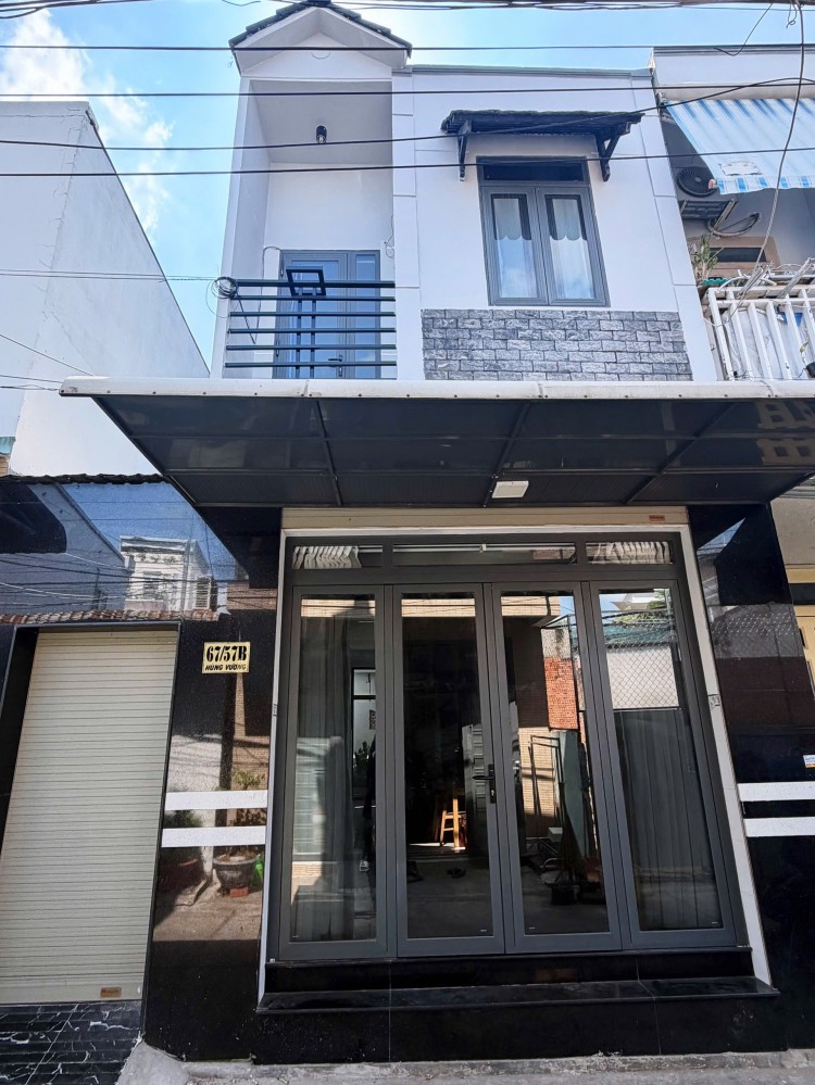Bán Nhà Trệt Lầu Mới Đẹp Full Nội Thất Hẻm 67 Hùng Vương Nằm Cách Vincom 500M Trung Tâm Ninh Kiều TP Cần Thơ