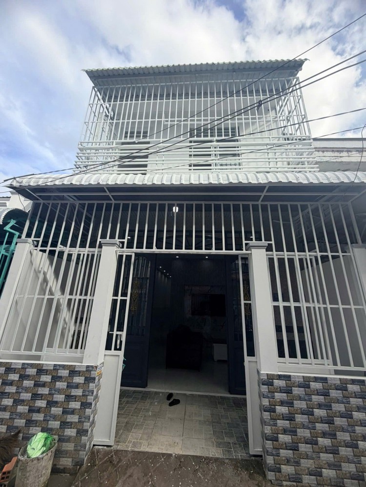 NHÀ 1 TRỆT 1 LẦU 3 PHÒNG NGỦ, 2 NHÀ VỆ SINH, MỘT BẾP ĂN, MỘT PHÒNG KHÁCH  ĐẦY ĐỦ NỘI THẤT