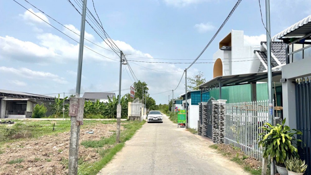 Bán cặp nền thổ cư full ngay cổng nhà trọ Cường Thịnh thuộc rạch Khoán Châu Phường Long Tuyền Tp Cần Thơ.