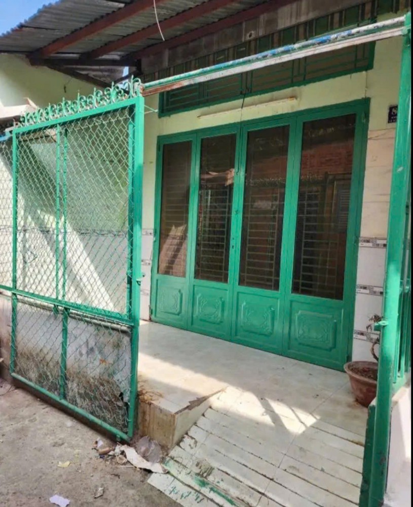 NHÀ CẤP 4 THỔ CƯ ĐẶC, HẺM ĐÌNH BÌNH THỦY, PHƯỜNG BÌNH THỦY, QUẬN BÌNH THỦY, TP. CẦN THƠ. TỪ LỘ 4M VÀO ĐẾN NHÀ 2OM. LỘ TRƯỚC NHÀ 2M. KHU DÂN CƯ RẤT ĐÔNG VUI.