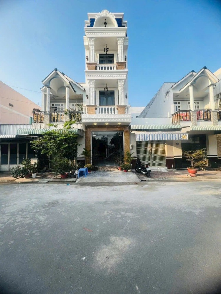 Nhà 4 tầng 7 phòng ngủ Mặt Tiền Công Viên KDC Đại Học Y Dược, P. Tân An, TP. Cần Thơ