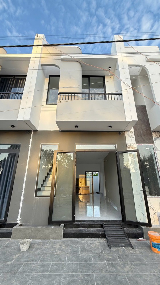CHO THUÊ NHÀ MỚI TRUNG TÂM, HẺM 278 TẦM VU - NHÀ XÂY MỚI 1 TRỆT 1 LẦU có 2 phòng ngủ, 3 WC riêng từng phòng, phòng khách rộng, phía sau có sân vườn.