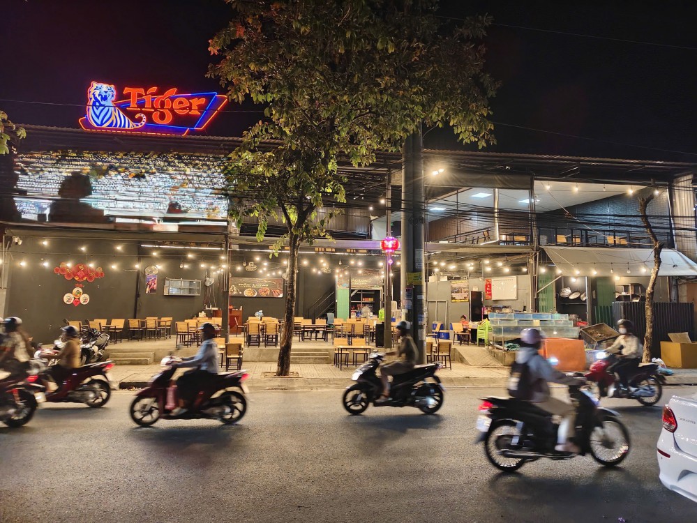 SANG QUÁN RỘNG MẶT TIỀN HỒ BÚN XÁNG, P. TÂN AN, TP CẦN THƠ NẰM Ở VỊ TRÍ ĐẮC ĐỊA, ĐOẠN ĐÔNG HÀNG QUÁN. THÔNG RA HẺM 51