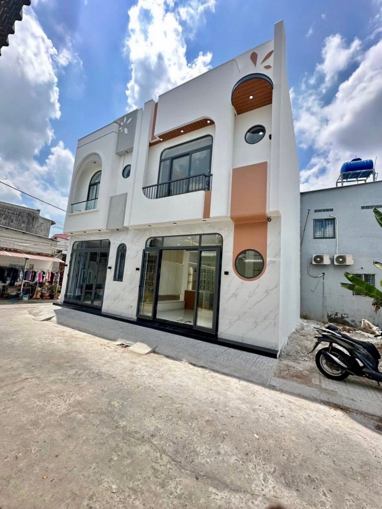 BÁN NHÀ TRỆT LẦU KẾ CHỢ ĐƯỜNG TRẦN QUANG DIỆU, BÌNH THUỶ, CẦN THƠ - XE Ô TÔ ĐẬU THOẢI MÁI
