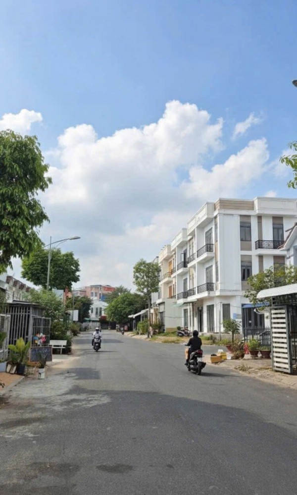 BÁN NHÀ TRỆT LẦU TRỤC CHÍNH MẶT TIỀN - Đường số 1 - KDC HOÀNG QUÂN - Đường Trương Vĩnh Nguyên, Phường Cái Răng, Tp Cần Thơ