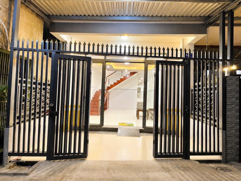 NHÀ LẦU - DT LỚN 79m² – SÁT ĐẦU HẺM     (KV rất an ninh - Cách lộ ôtô chỉ 15m)