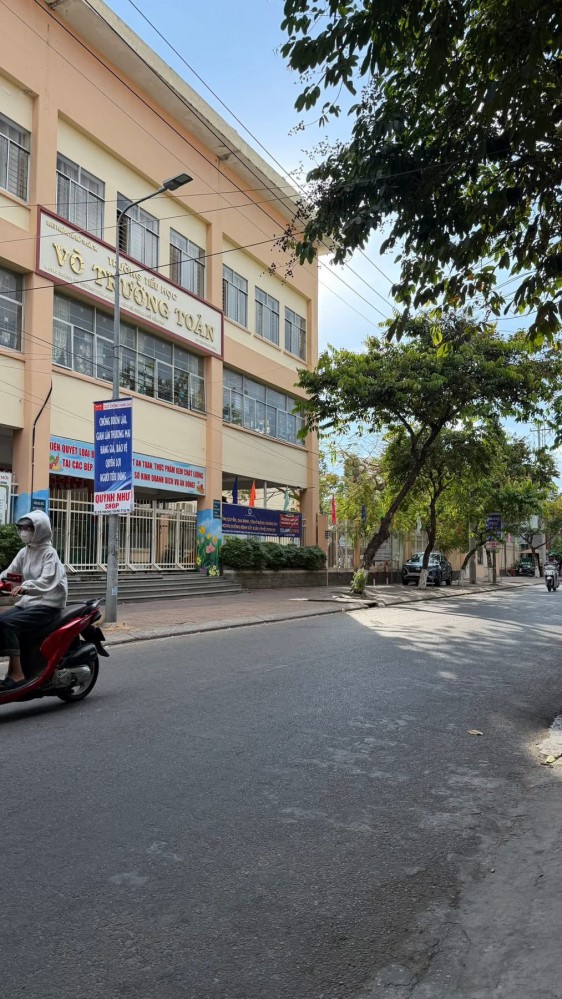 NHÀ MẶT TIỀN ĐƯỜNG VÕ TRƯỜNG TOẢN-ĐẶT BIỆT ĐỐI DIỆN TRƯỜNG TIỂU HỌC VÕ TRƯỜNG TOẢN - CÁCH TRƯỜNG ĐH KỸ THUẬT CÔNG NGHỆ 400M