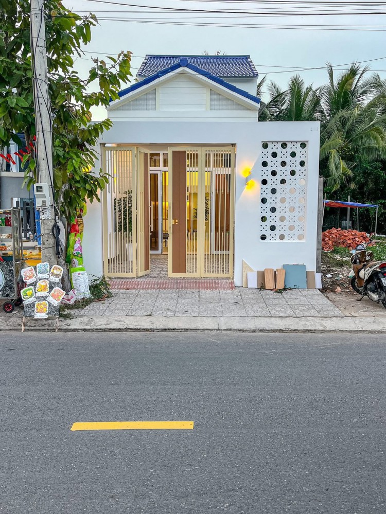 CĂN NHÀ MÁT QUANH NĂM. MẶT TIỀN BỜ KÈ RẠCH MƯƠNG KHAI. CÁCH BỆNH VIỆN NHI ĐỒNG 2KM. THÔNG RA NGUYỄN VĂN CỪ VÀ LÊ PHƯỚC THỌ