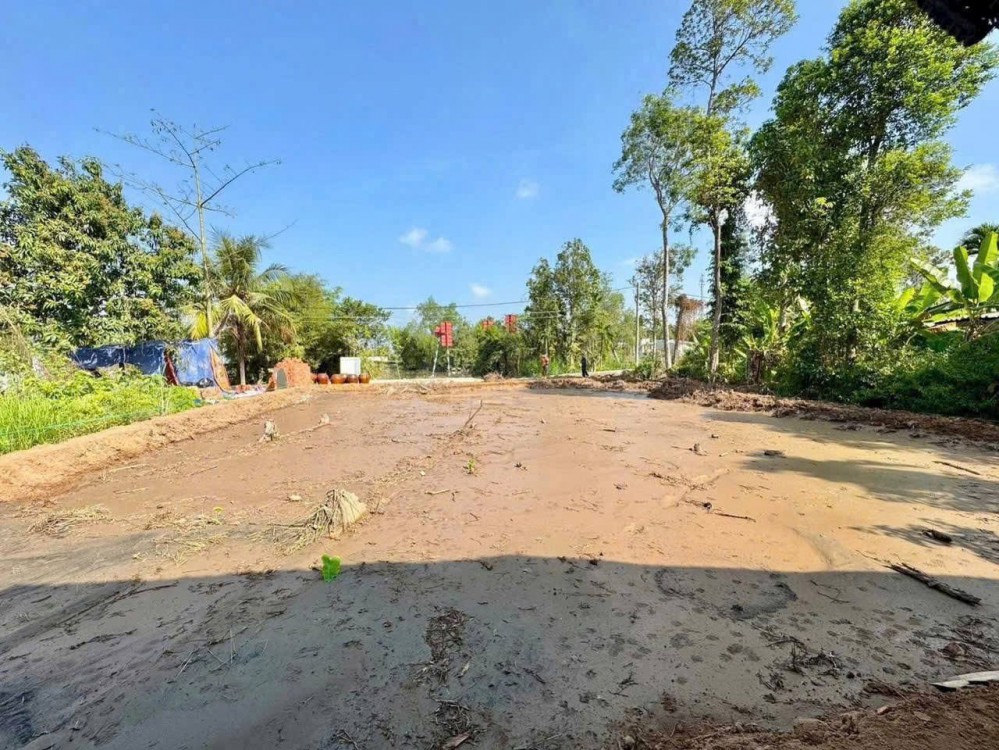 Cần Bán gấp 2 nền rộng liền kề. Cách Trường Học và Chợ Ngã Ba chỉ 500 mét, Nền thuộc Thới An Đông Bình Thuỷ - TPCT, Cách KCN Trà Nóc chỉ 15 phút chạy xe