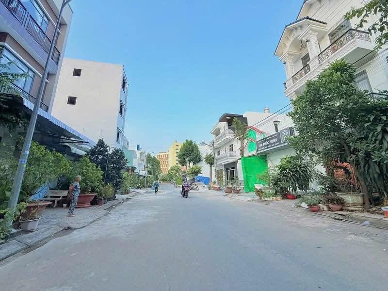 CẶP NỀN ĐÔNG NAM 26+28 ĐƯỜNG D33 HỒNG LOAN 6A.