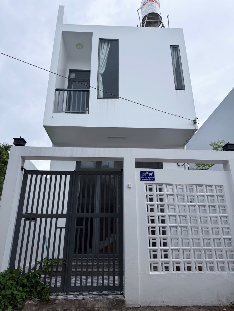 Bán Nhà Trệt Lầu Nằm Cách Trường Trung Cấp Miền Tây 200M Đường Hoà Viên Thành Đạt P.Tân An TPCT