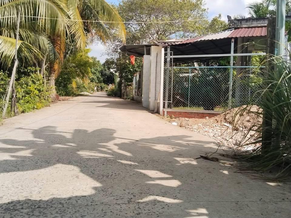 Bán Nền mặt tiền rạch ông Dựa, cách khu nhà phố 300m.