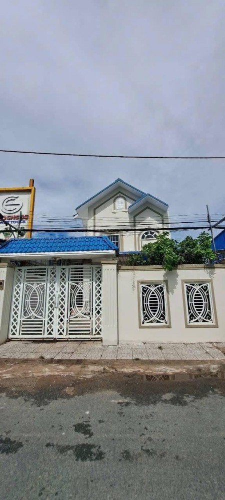 Biệt thự hoàn công đường cặp sông Cái Răng bé