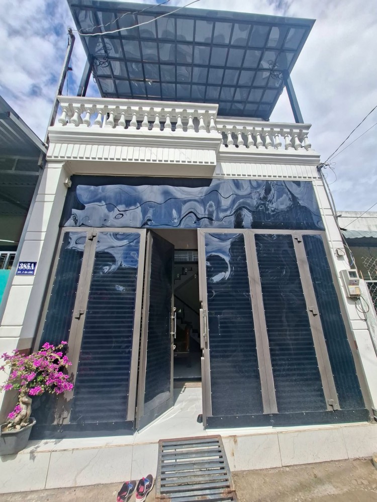 Nhà 1 trệt 1 lầu gần chợ Cái Răng