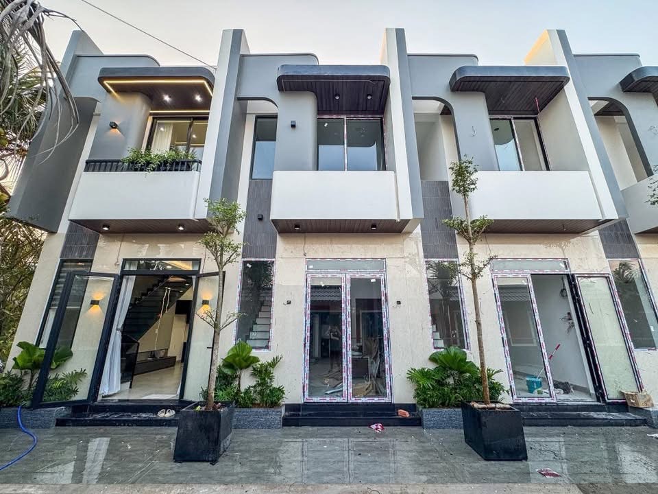 BÁN NHÀ TRỆT LẦU KIẾN TRÚC HIỆN ĐẠI - FULL NỘI THẤT CAO CẤP. KẾ BỜ KÈ TẦM VU - P HƯNG LỢI (cũ) - NINH KIỀU - TPCT