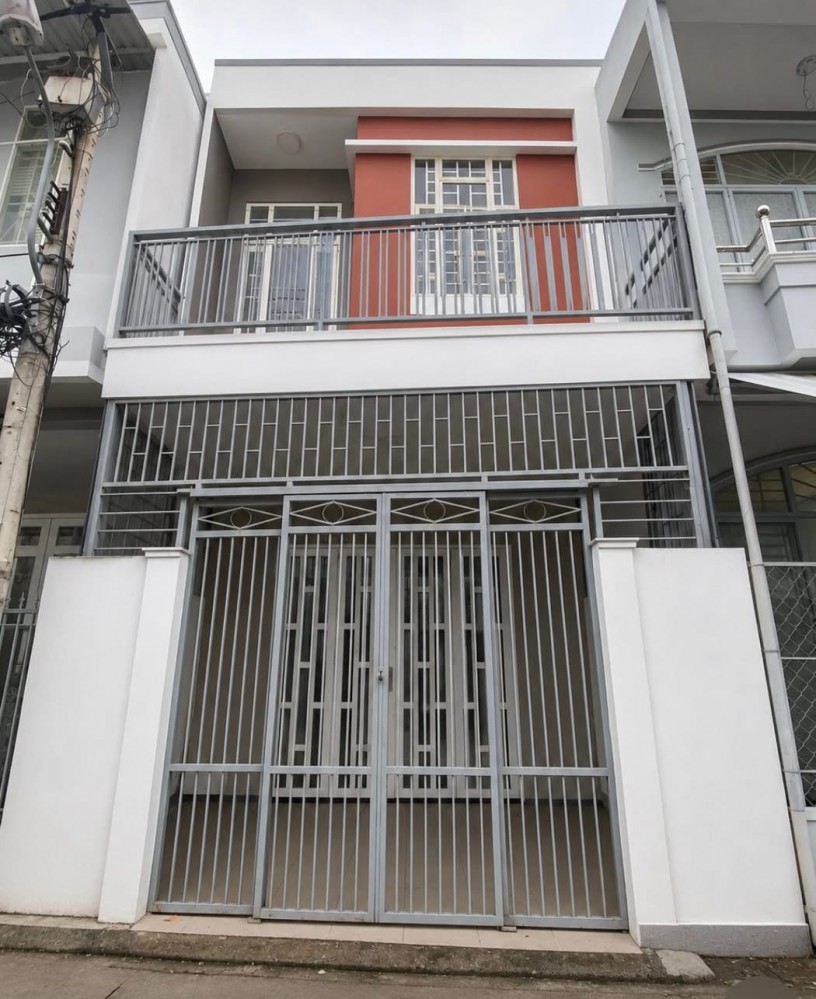 - Bán nhà trệt lầu hẻm 107 Hoàng Văn Thụ, Trung tâm Ninh Kiều, gần các trường điểm