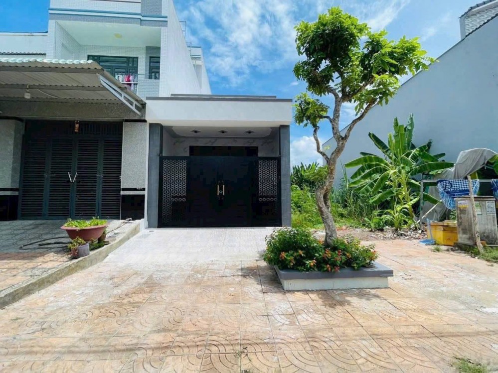 NHÀ CẤP 4 DIỆN TÍCH RỘNG - GẦN TRƯỜNG ĐẠI HỌC NAM CẦN THƠ , CÁCH CHỢ MỸ KHÁNH 100M , PHƯỜNG AN BÌNH TP CẦN THƠ.